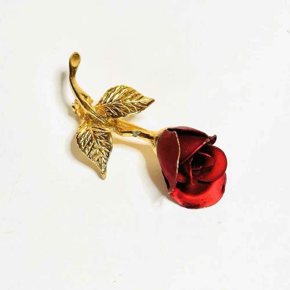 Vintage Giovanni Single Red Rose Flower Brooch Pin Gold Tone Boutonniere Lapel